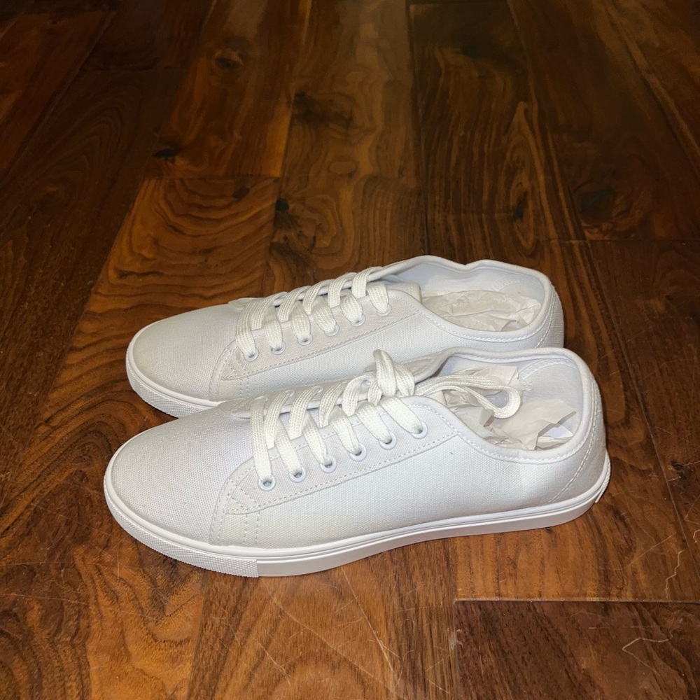 ASOS DESIGN WHITE CANVAS SNEAKERS- SZ 8